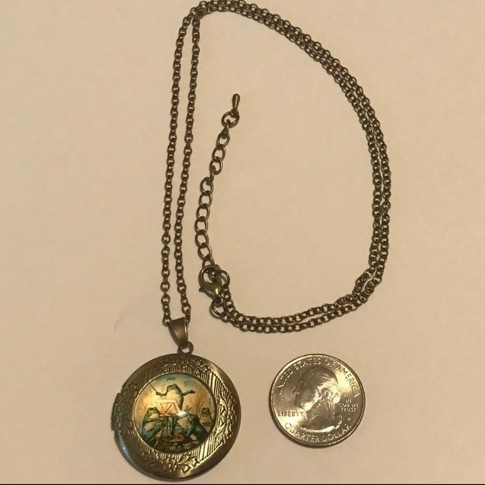 𝅺frog Musicians open Photo Locket Necklace. New - Picture 6 of 8